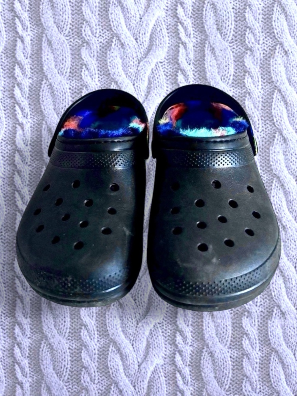 Crocs Big Kids Youth 4 Unisex Boys Or Girls Black Lined Clogs Rainbow Fuzzy - Picture 3 of 10